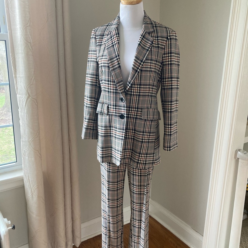 Le chateau blazer and pants set